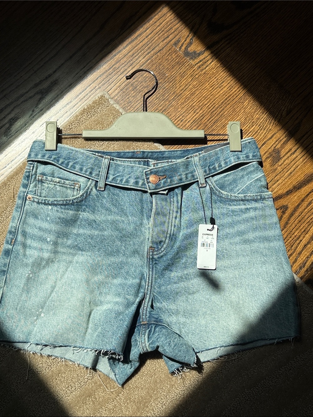 Express 4” Inseam‎ Mid Rise Denim Shorts - Picture 11 of 12